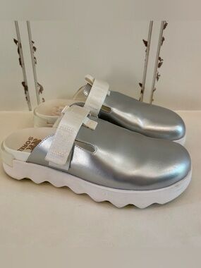 Sorel Viibe Clogs Silver Women’s 9.5 Fun Modern Wonderer Shoe
